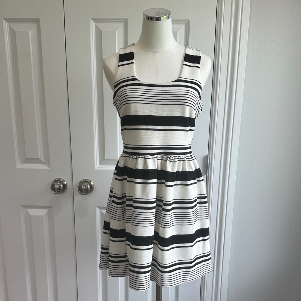 J Crew like Main Strip Striped Black White Sleeveless Open Back Dress Size M